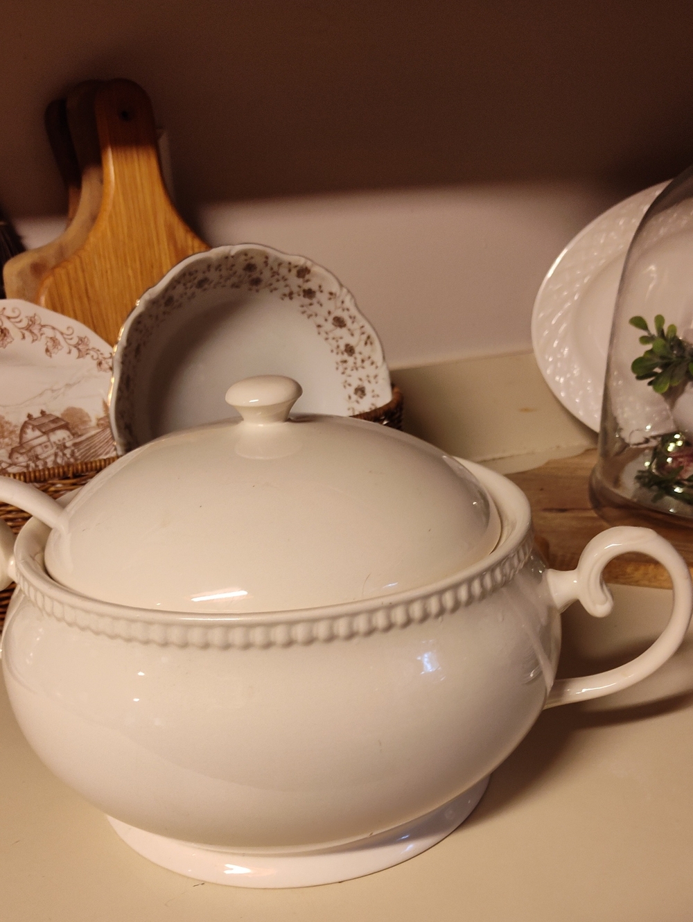 Crate&Barrel Cream Ceramic Covered Soup Tureen with Beaded Rim - Picture 3 of 8